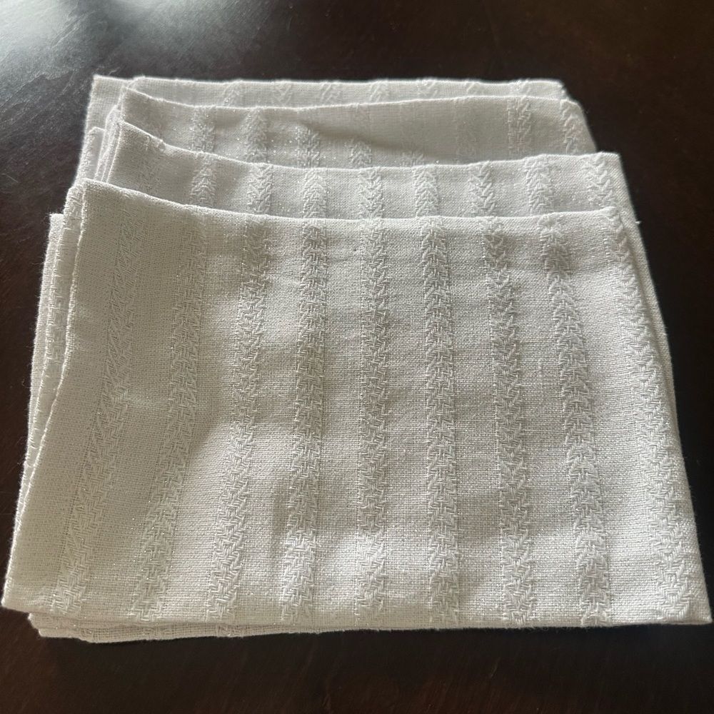 Homegoods (4) Textured White/Silver Cotton Napkins